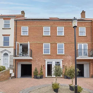 Host & - Graham Close Homes Scarborough