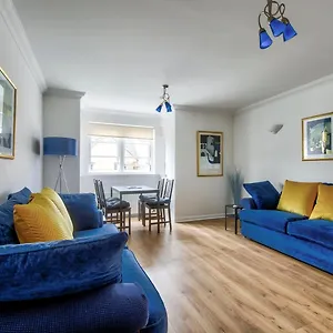  Apartment Guestready - Stylish W/ Parking Near United Kingdom
