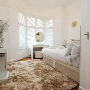  Apartment Spacious Pontcanna Apartment, Driveway Parking & 10 Min To Centre United Kingdom