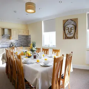Denelea - Stunning Sea Views! Scarborough